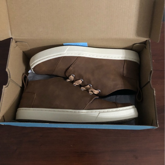 NWT TOMS YOUTH BOTA SNEAKERS SIZE 5 - Picture 5 of 7